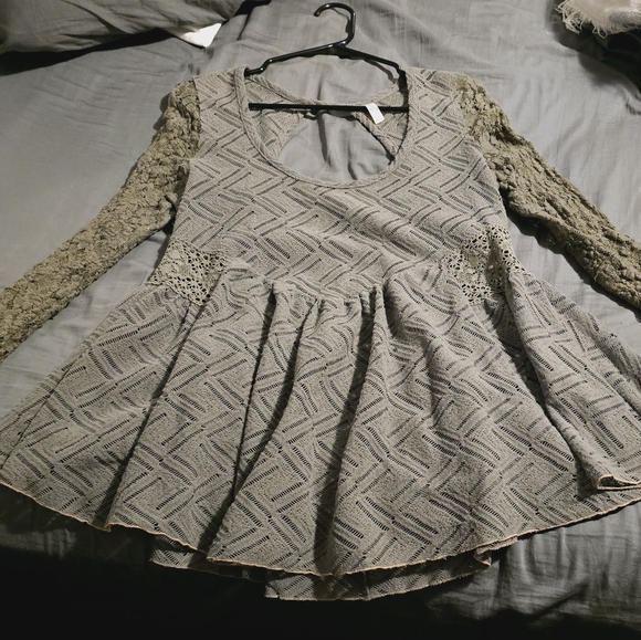Free People lace olive green top 3/4 sleeves open back - Picture 3 of 6